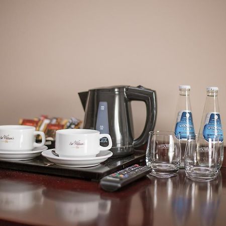 Hotel Grant Лешно Екстериор снимка