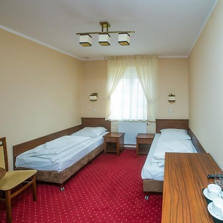 Hotel Grant Лешно Екстериор снимка