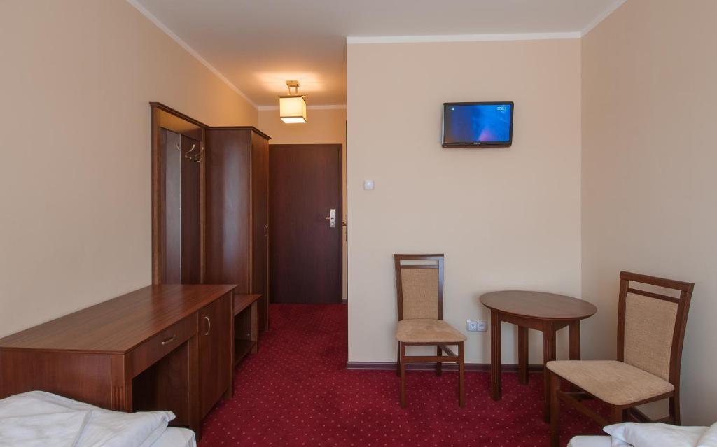 Hotel Grant Лешно Екстериор снимка