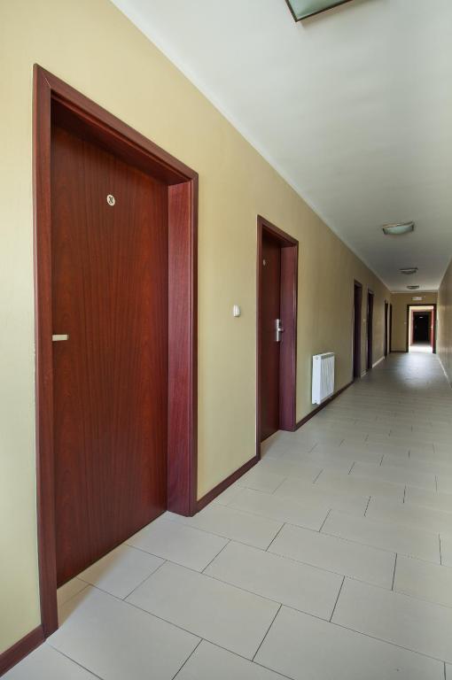 Hotel Grant Лешно Екстериор снимка