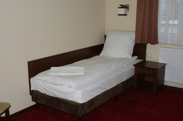 Hotel Grant Лешно Екстериор снимка